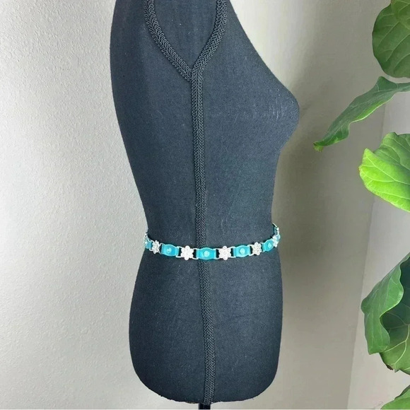 Teen Girl's Rhinestone Floral Design with Turquoise Leather Tabs Chainlink Belt - Picture 7 of 14